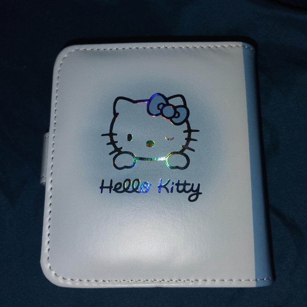 Hello Kitty Binder - Picture 2 of 2